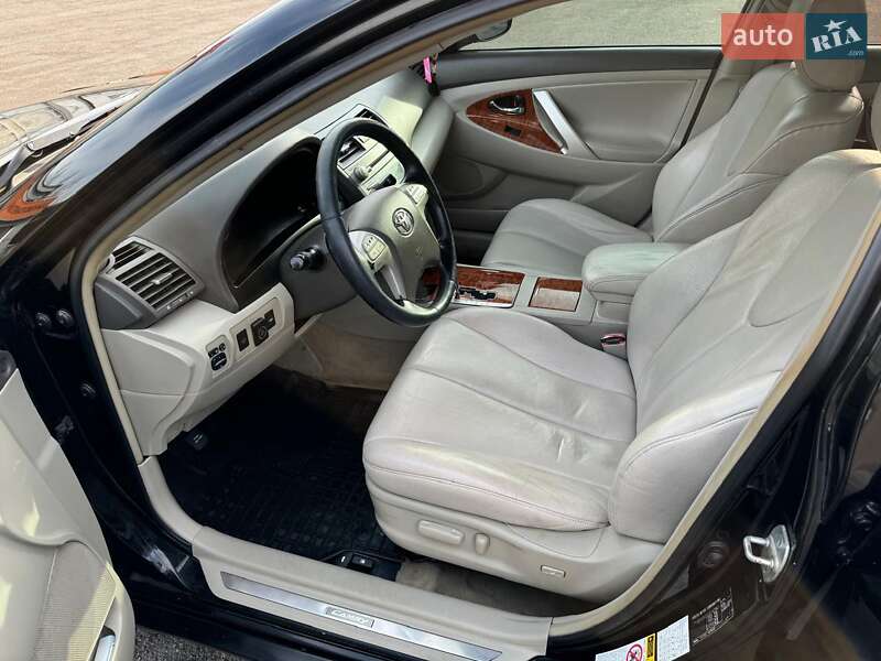 Седан Toyota Camry 2008 в Чернігові