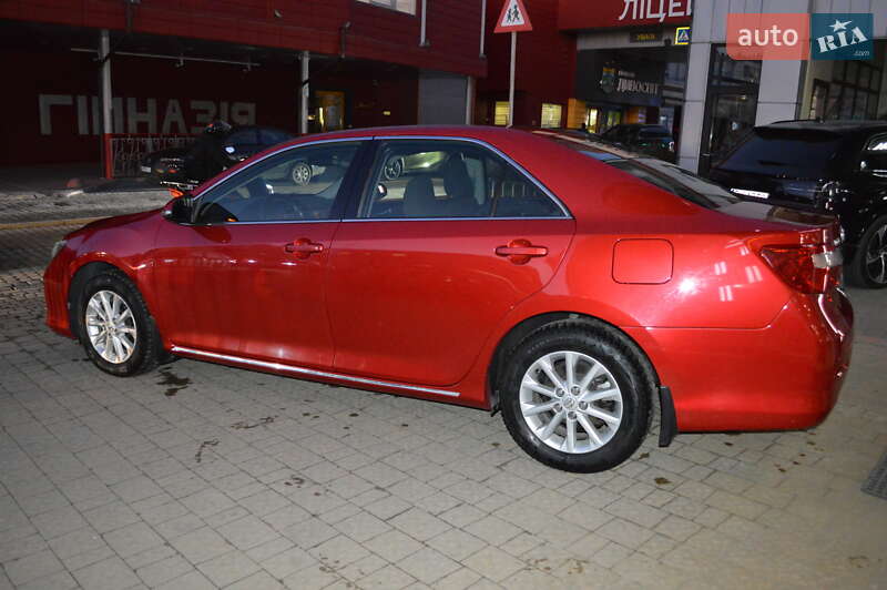 Седан Toyota Camry 2012 в Львові