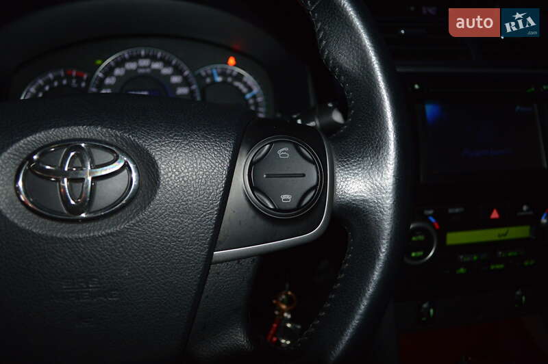 Седан Toyota Camry 2012 в Львові