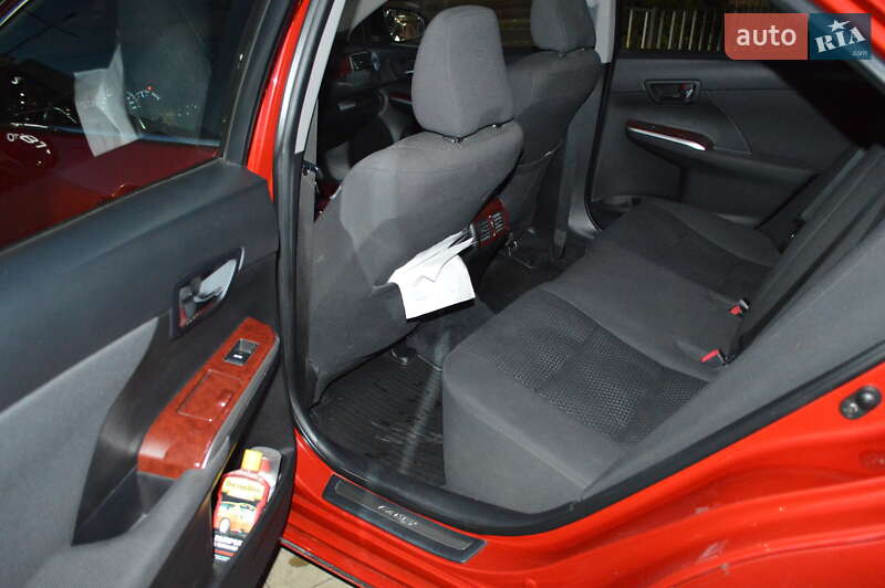 Седан Toyota Camry 2012 в Львові