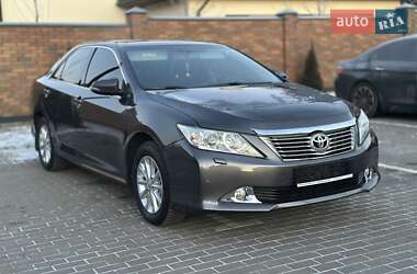 Седан Toyota Camry 2013 в Виннице