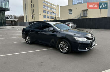 Седан Toyota Camry 2017 в Киеве