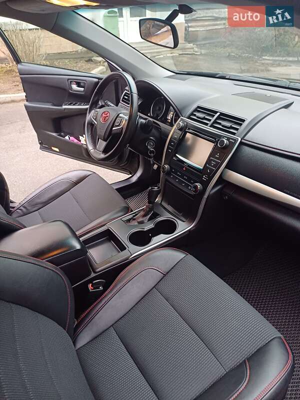 Седан Toyota Camry 2016 в Чернівцях