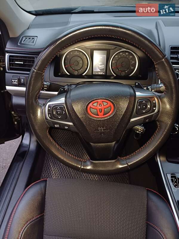 Седан Toyota Camry 2016 в Чернівцях