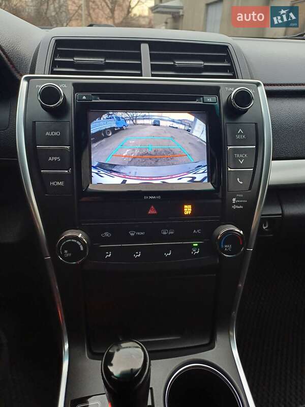 Седан Toyota Camry 2016 в Чернівцях