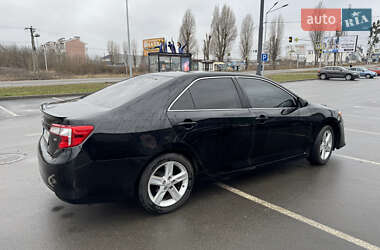 Седан Toyota Camry 2014 в Киеве