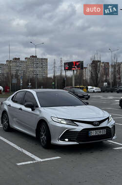 Седан Toyota Camry 2022 в Києві