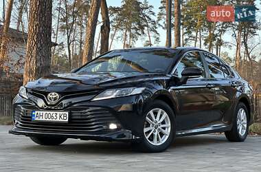 Седан Toyota Camry 2017 в Киеве