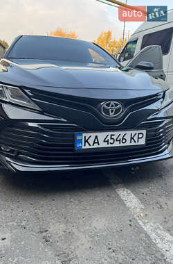 Седан Toyota Camry 2018 в Киеве