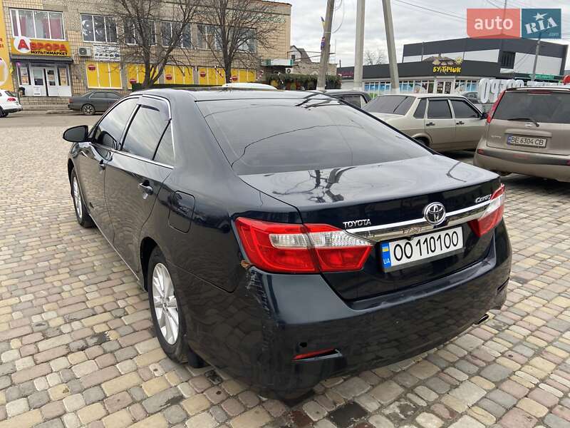 Седан Toyota Camry 2012 в Любашевке