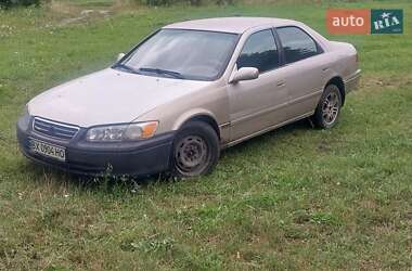 Седан Toyota Camry 2000 в Житомирі