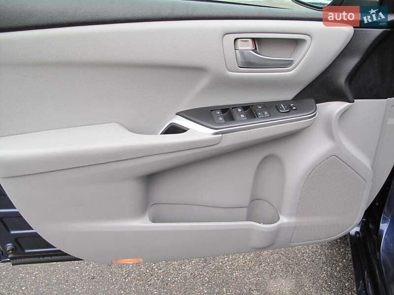 Седан Toyota Camry 2015 в Києві