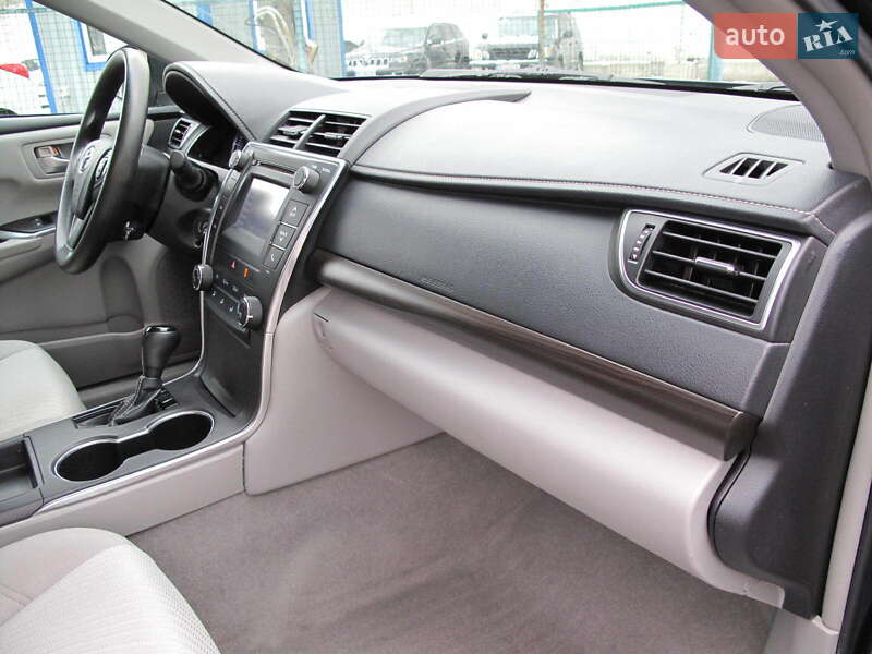 Седан Toyota Camry 2015 в Києві