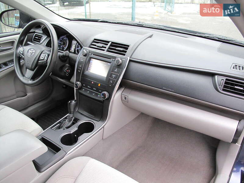 Седан Toyota Camry 2015 в Києві