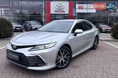 Седан Toyota Camry 2022 в Хмельницькому