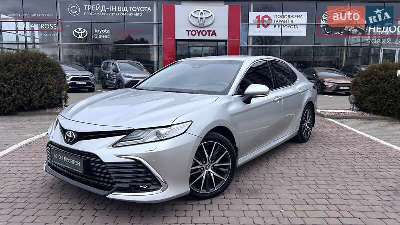 Седан Toyota Camry 2022 в Хмельницком