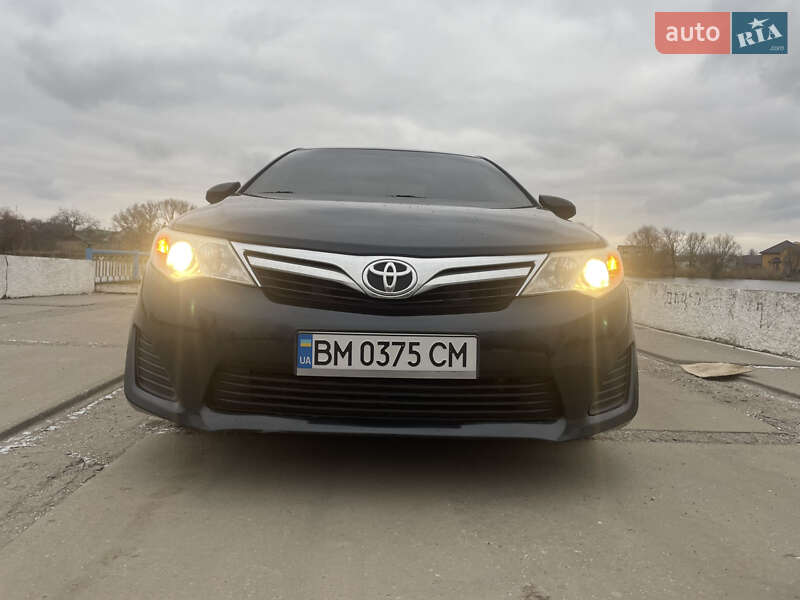 Седан Toyota Camry 2013 в Староконстантинове