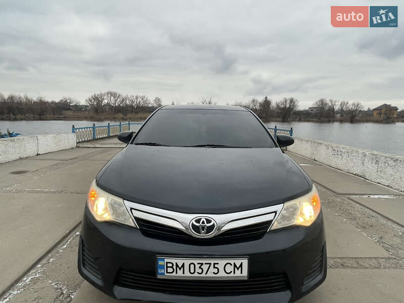 Седан Toyota Camry 2013 в Староконстантинове