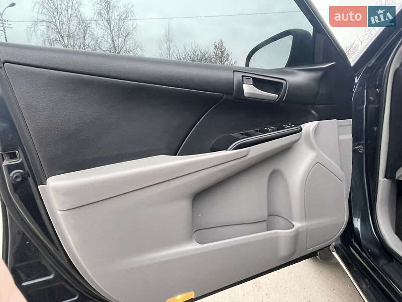 Седан Toyota Camry 2013 в Староконстантинове