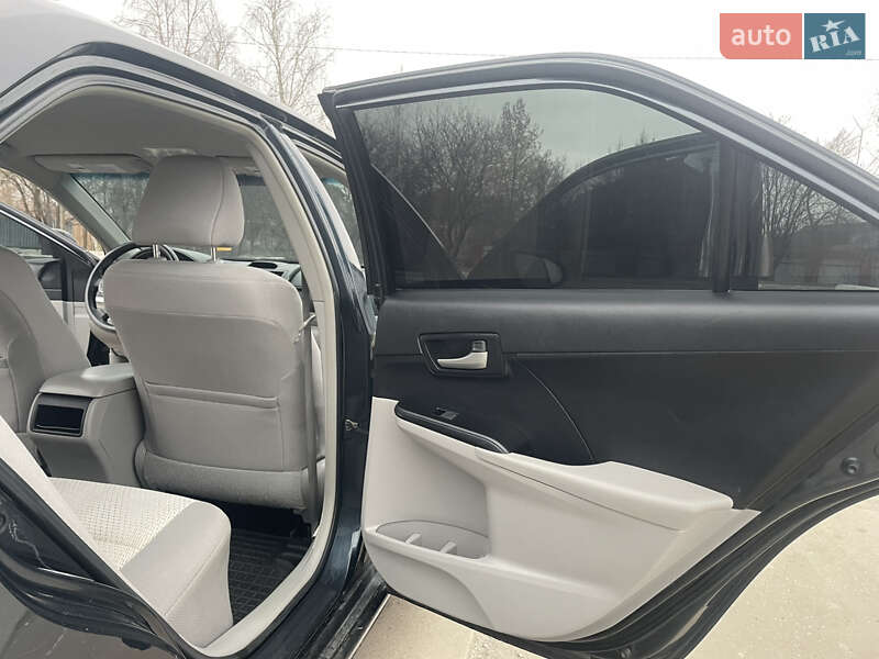 Седан Toyota Camry 2013 в Староконстантинове