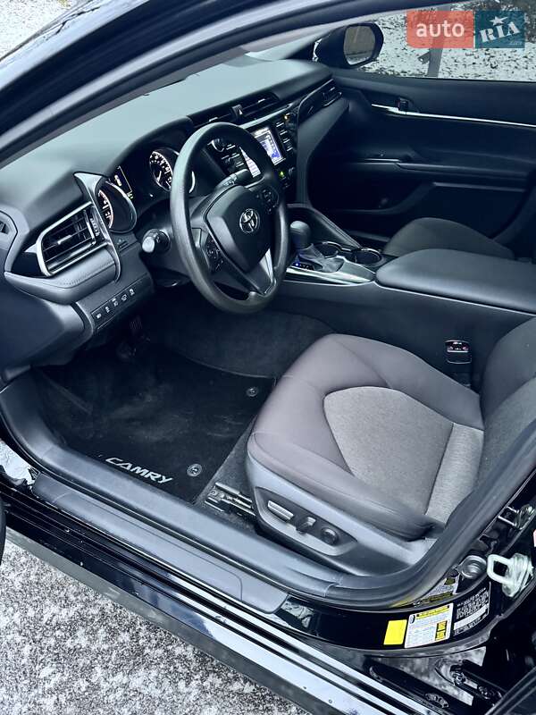Седан Toyota Camry 2019 в Дніпрі