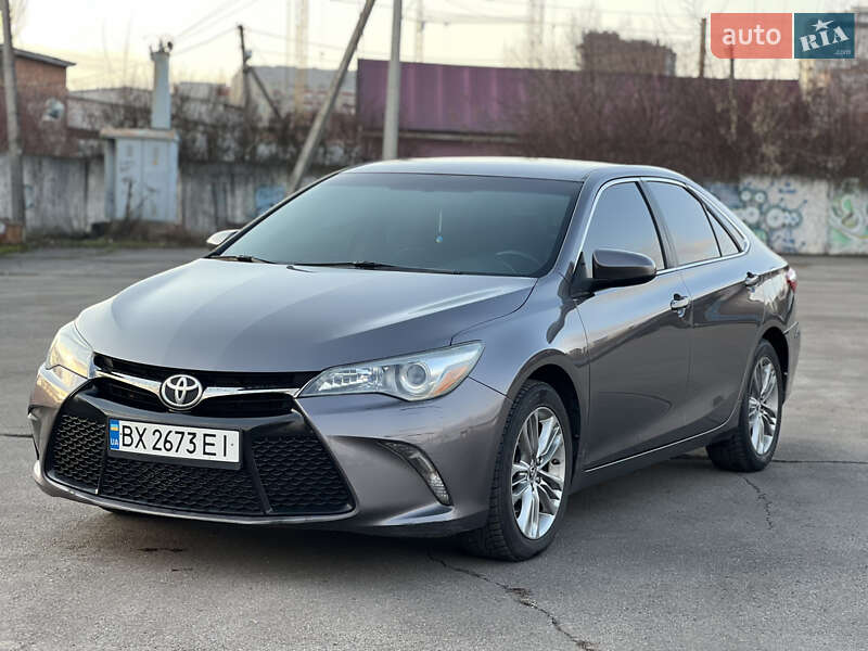 Седан Toyota Camry 2015 в Хмельницком