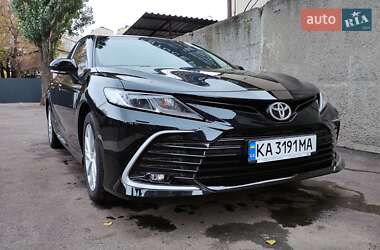 Седан Toyota Camry 2022 в Киеве