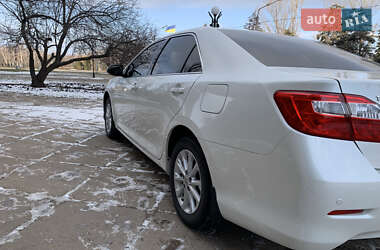 Седан Toyota Camry 2013 в Кривом Роге