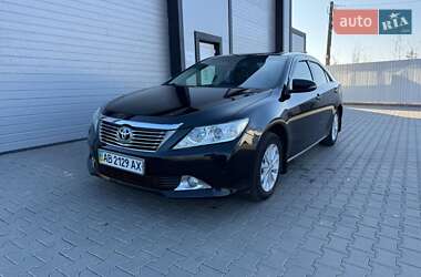 Седан Toyota Camry 2013 в Києві