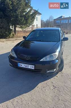 Седан Toyota Camry 2004 в Рівному