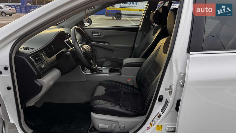 Седан Toyota Camry 2017 в Киеве