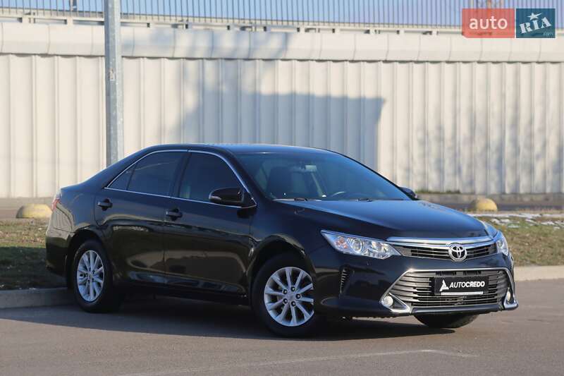 Седан Toyota Camry 2015 в Києві