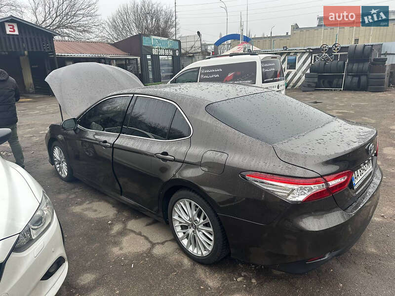 Седан Toyota Camry 2019 в Киеве