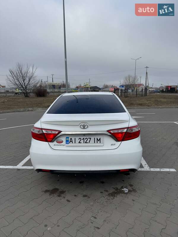 Седан Toyota Camry 2016 в Новых Петровцах