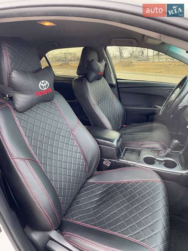 Седан Toyota Camry 2016 в Новых Петровцах