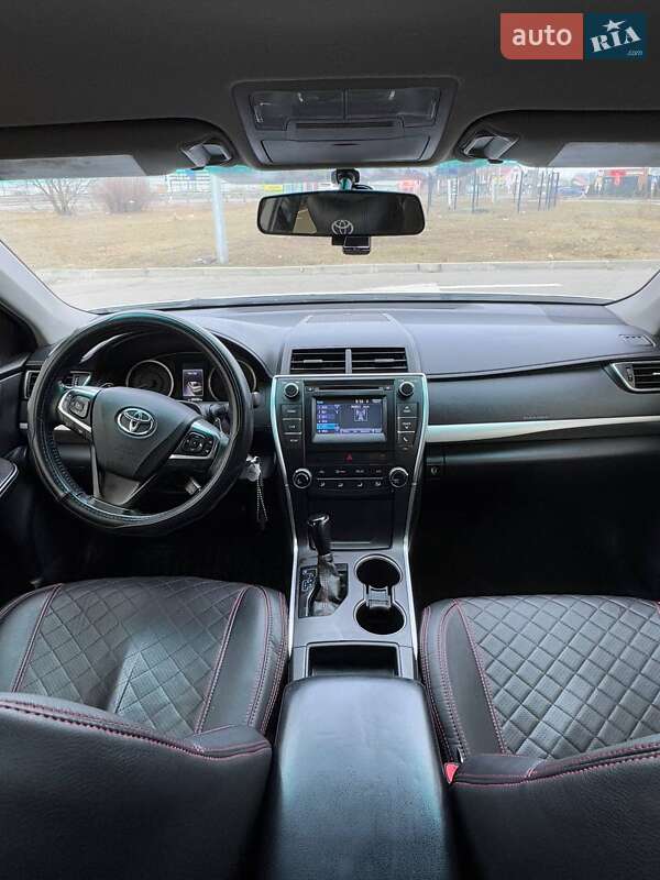 Седан Toyota Camry 2016 в Новых Петровцах