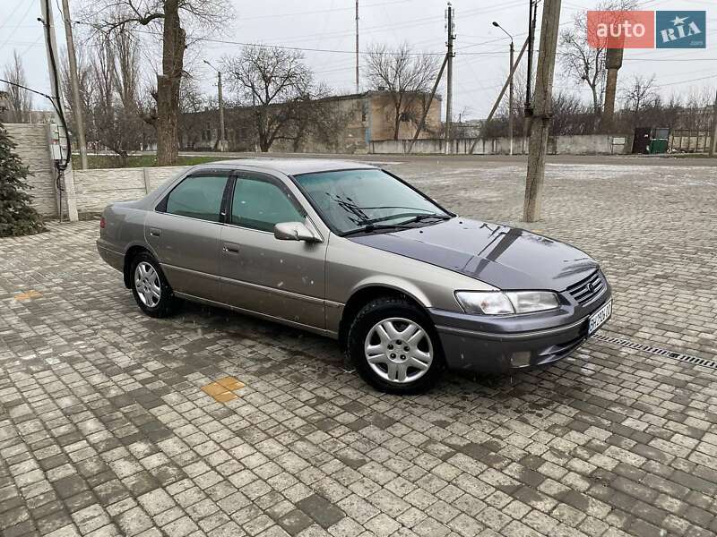 Седан Toyota Camry 1999 в Раздельной