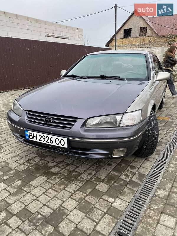 Седан Toyota Camry 1999 в Раздельной