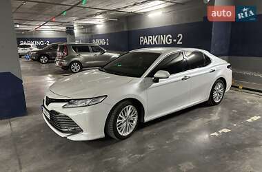 Седан Toyota Camry 2020 в Харькове