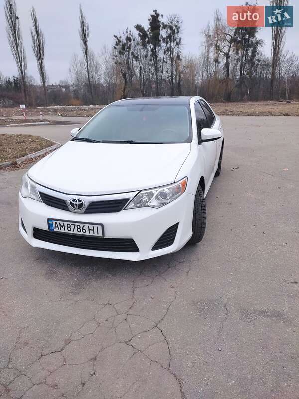 Седан Toyota Camry 2013 в 