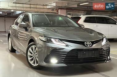 Седан Toyota Camry 2023 в Києві