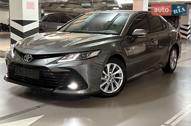 Седан Toyota Camry 2023 в Києві