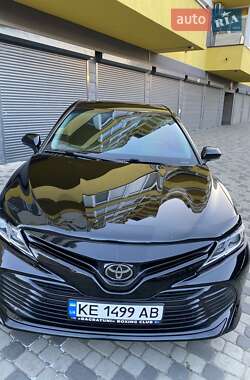 Седан Toyota Camry 2018 в Днепре