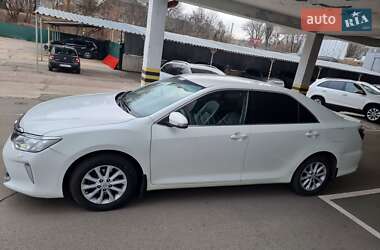 Седан Toyota Camry 2014 в Чернигове