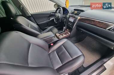 Седан Toyota Camry 2014 в Чернигове