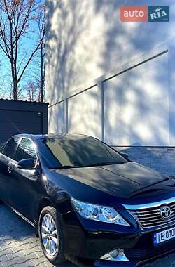 Седан Toyota Camry 2013 в Черновцах