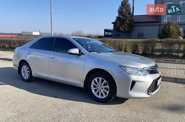 Седан Toyota Camry 2017 в Киеве