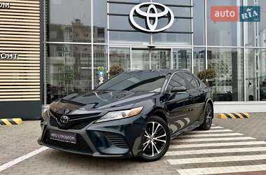 Toyota Camry 2019