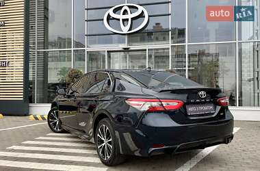 Седан Toyota Camry 2019 в Чернігові