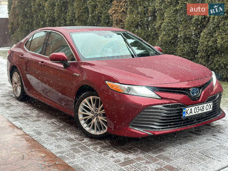 Седан Toyota Camry 2018 в Киеве